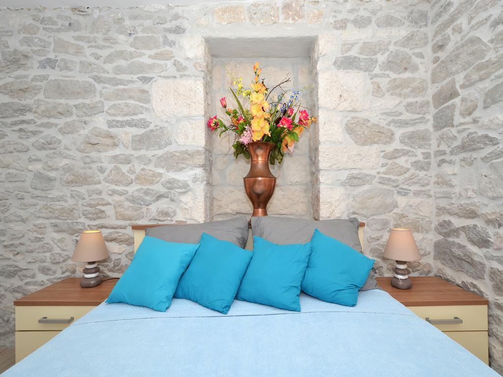 Apartment Petrovic Trogir Exteriör bild