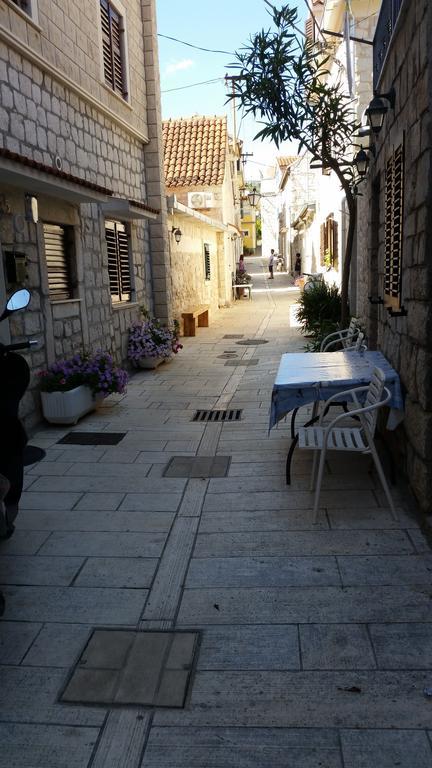 Apartment Petrovic Trogir Exteriör bild