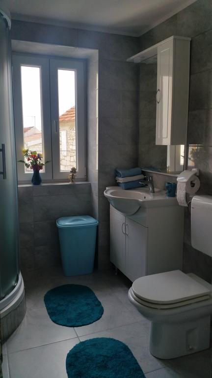 Apartment Petrovic Trogir Exteriör bild