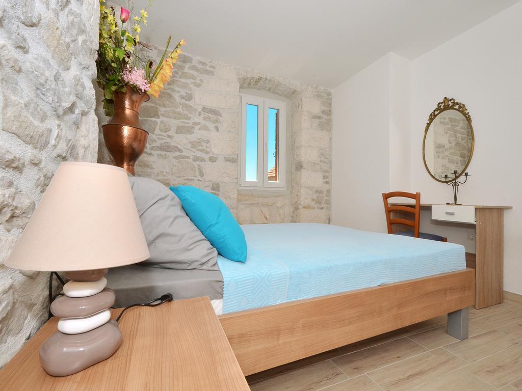 Apartment Petrovic Trogir Exteriör bild